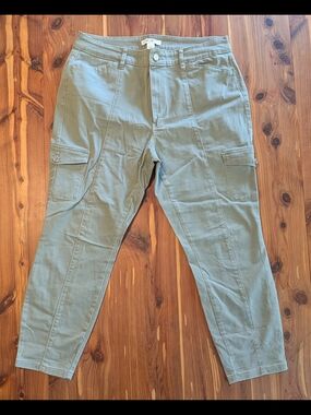 White House Black Market Olive Green Cargo Pants